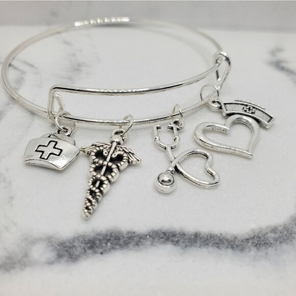 I love Nursing/Nurse Appreciation Charm Bracelet - Picture 6 of 9